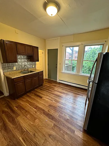 905 Park St #B2 Photo 1