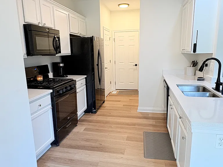 61 Melrose Ct — Photo 8