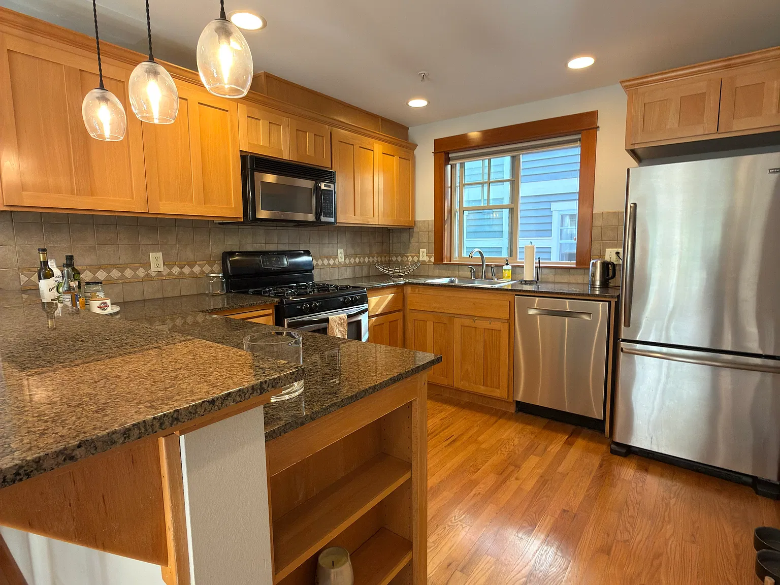 2 bed, 1.5 bath, 1100 sqft, $3,150 — Photo 4