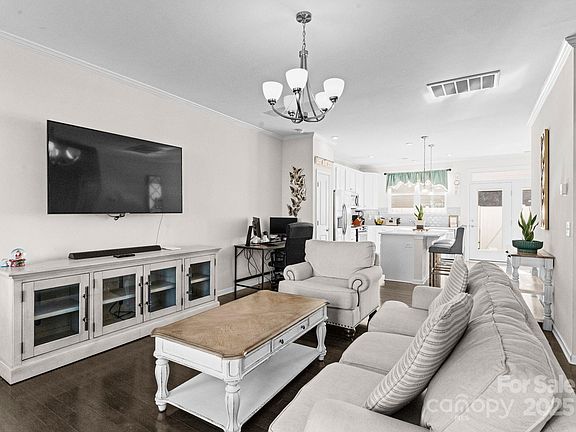 4th image of 408 Spring Gardens Dr