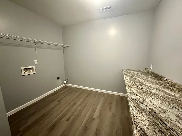 960B Mayfield Dr — Photo 8