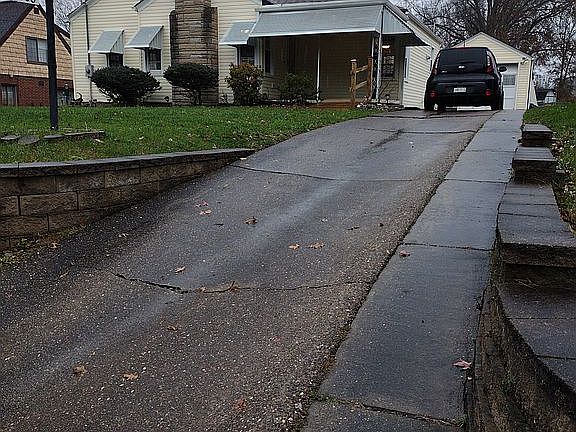 5th image of 2806 Fairview Ave