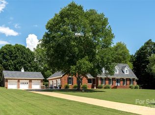 203 Queens Cove Rd, Mooresville, NC 28117