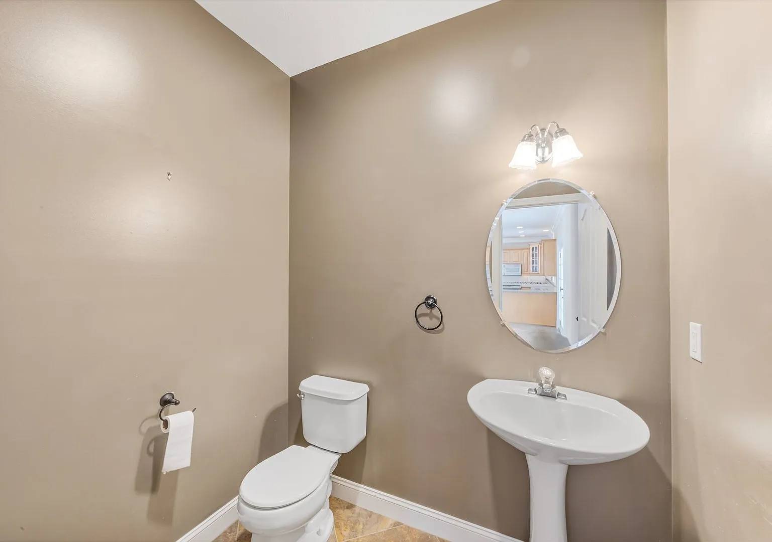 57 Constance Bedford NH — Photo 4