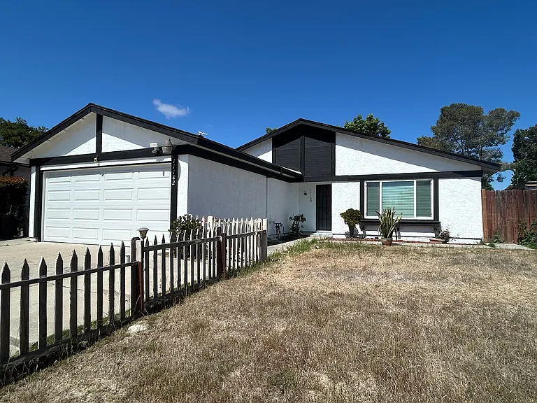 11182 Ganesta Rd — Photo 1