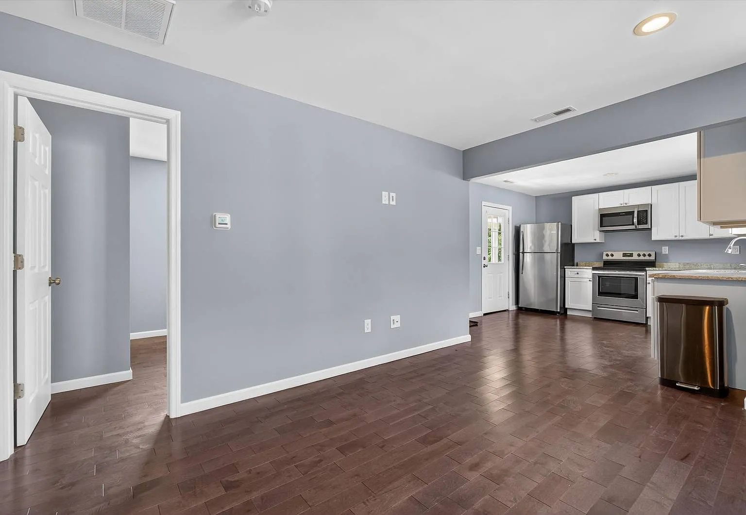 2 bed, 1.0 bath, 1000 sqft, $2,500 — Photo 4