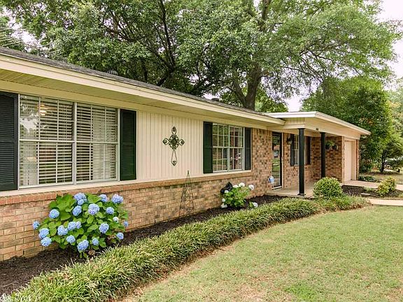 3rd image of 4005 Honeysuckle Ln