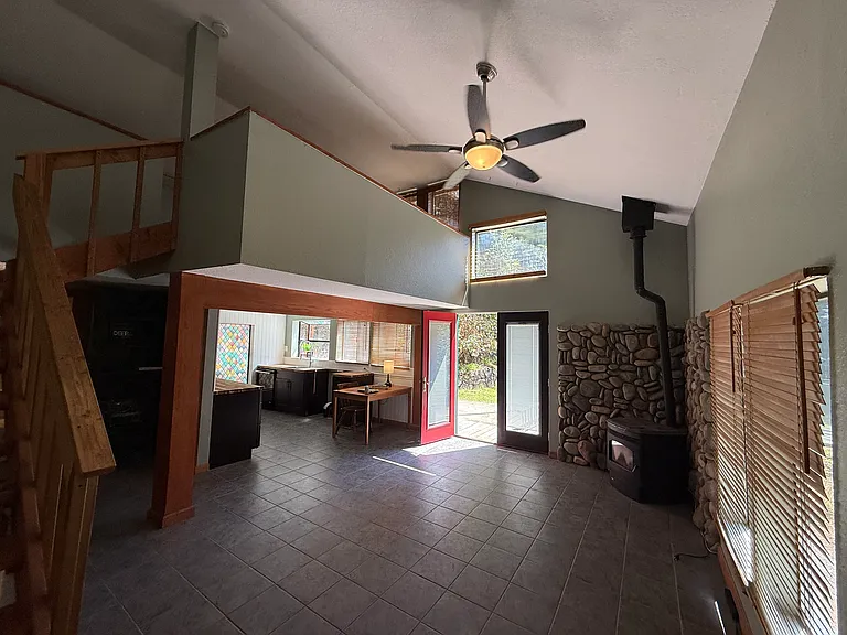 17900 SE Moonbeam Dr — Photo 2