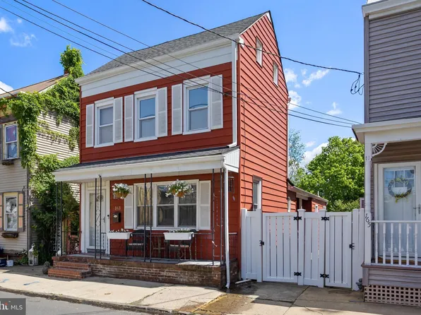 163 2nd St, Bordentown, NJ 08505