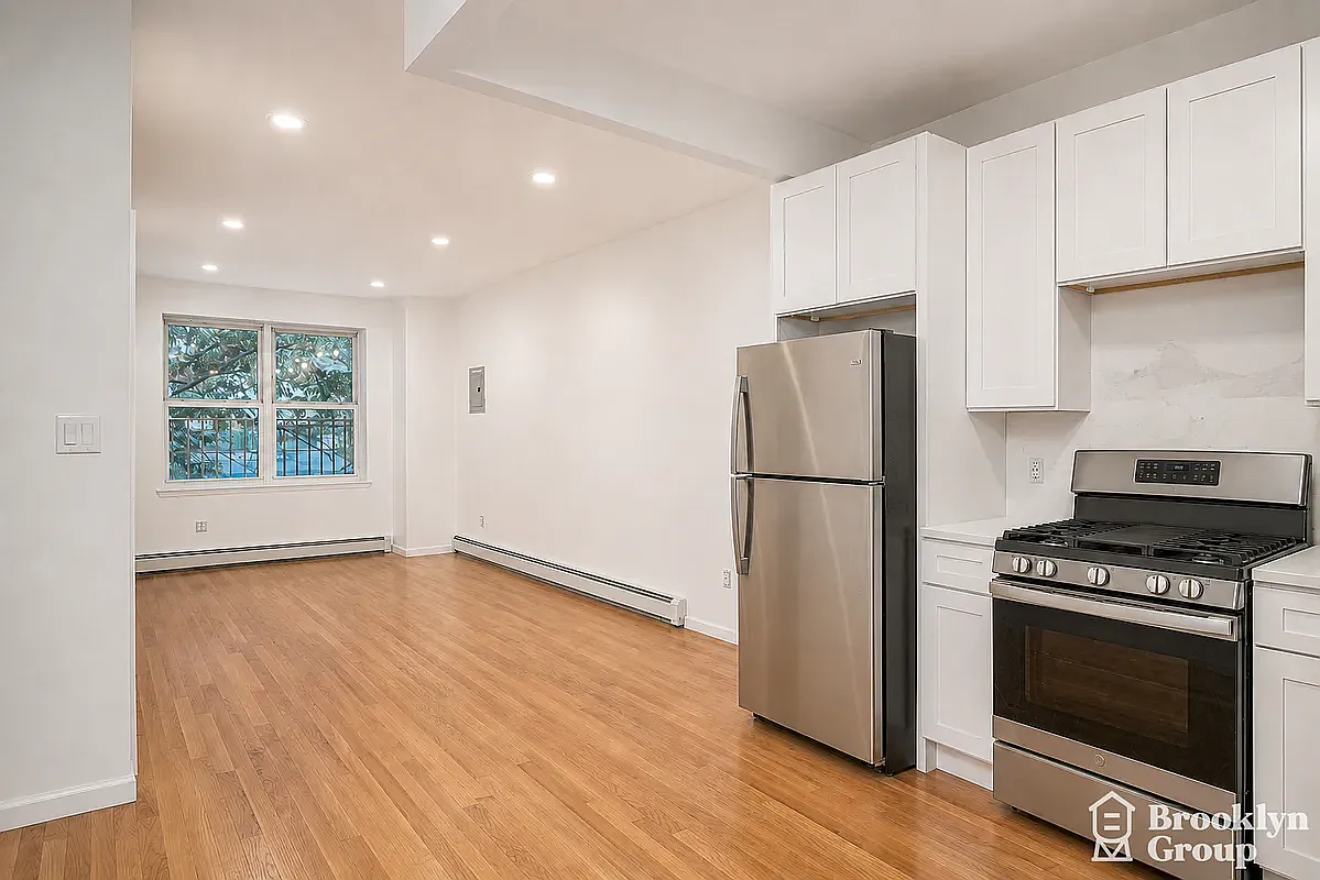 475 Hart Street — Photo 1