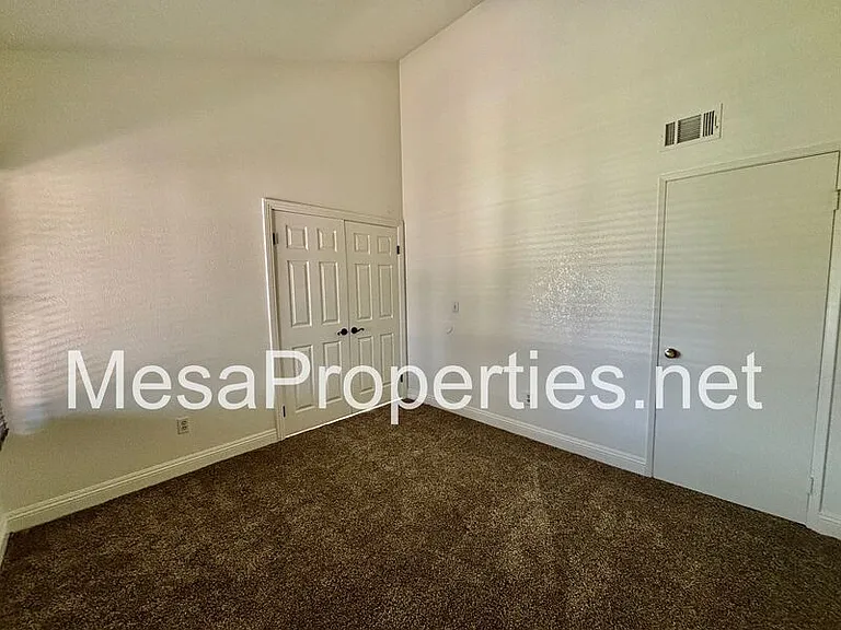 2378 N Sycamore Ave — Photo 25