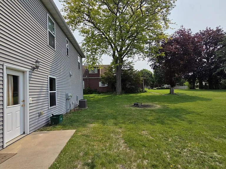 685 Camp St — Photo 16