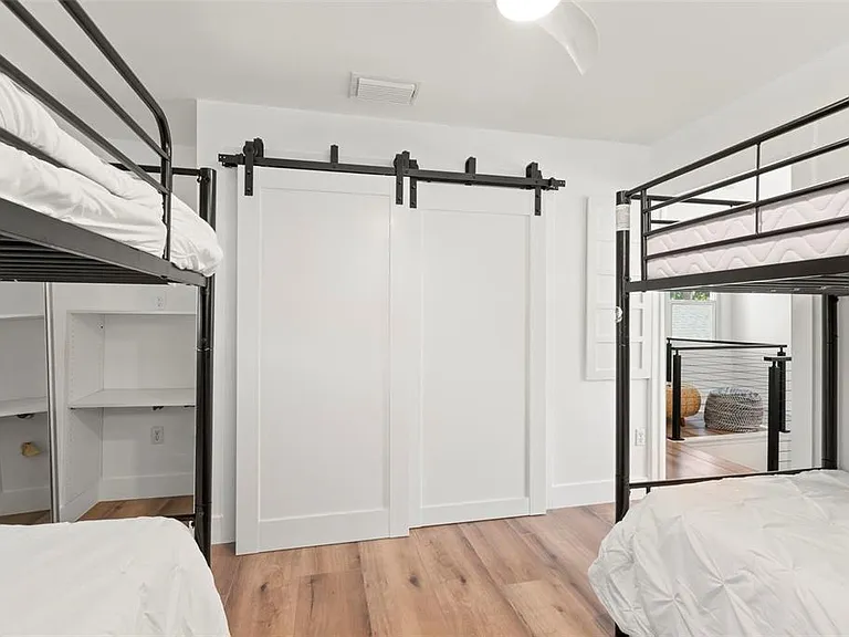 819 Bay Esplanade — Photo 62