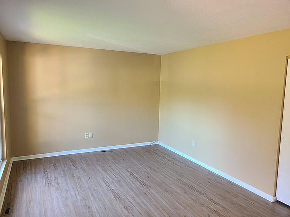 5th image of 117 Veasey Ln