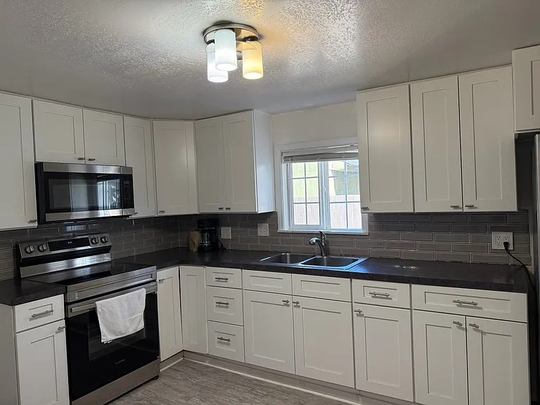 1307 Roosevelt Ave — Photo 9