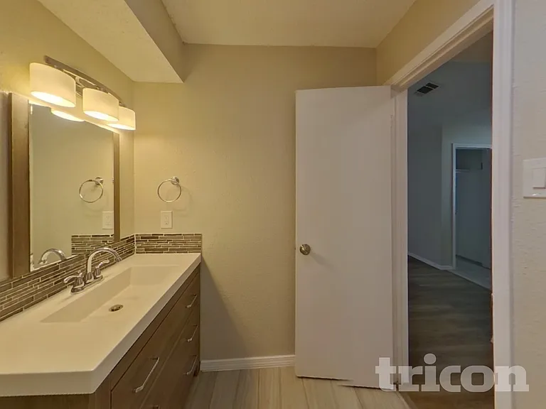 3910 Lillie St — Photo 16
