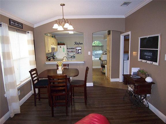 4th image of 614 Hollyberry Dr