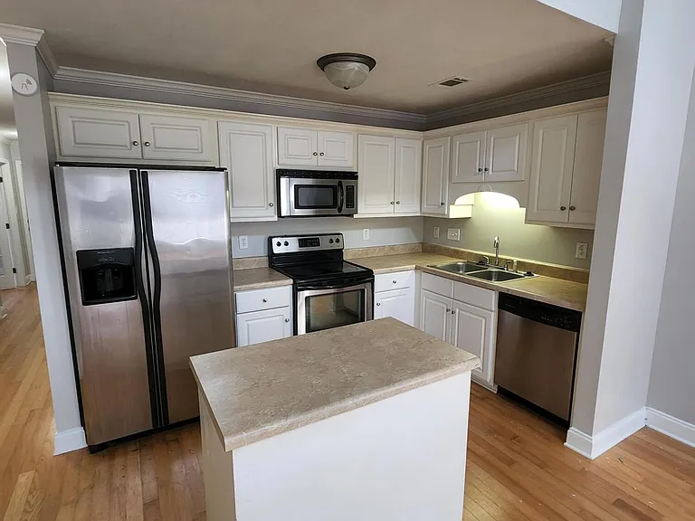 803 Landing Dr — Photo 3
