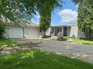 8811 N Bailey Rd, Howard City, MI 49329