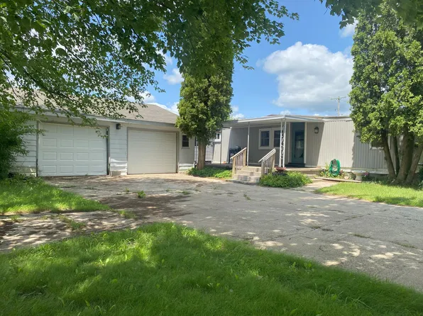 8811 N Bailey Rd, Howard City, MI 49329