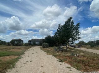 555 Taylor Rd, Jourdanton, TX 78026