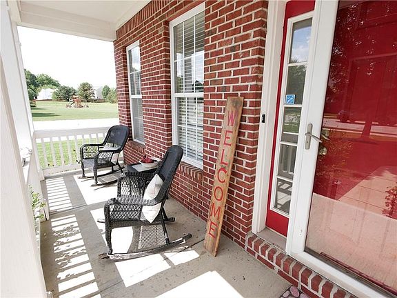 3rd image of 310 Plainville Dr