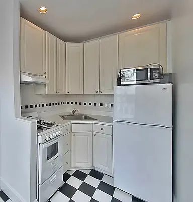 Rented by CitySites Real Estate Group | media 4