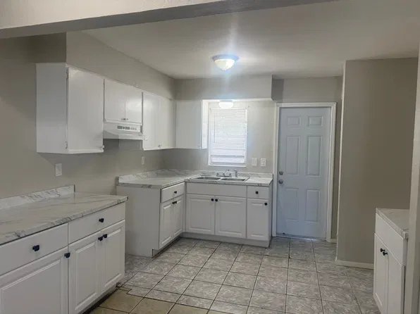 925 33rd Ave W, Bradenton, FL 34205