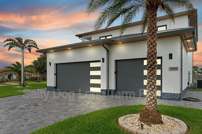 5 bed, 5.0 bath, 3384 sqft, $4,900 — Photo 2