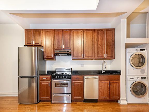 2nd image of 103 W 77th St APT 4B