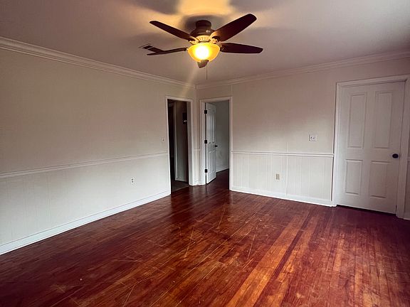 4th image of 703 Oakwood Dr