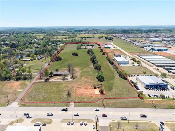 201 S Monocoupe Ln, Mustang, OK 73064