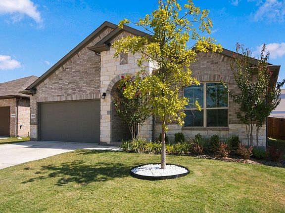 3rd image of 15532 Halstead Ln