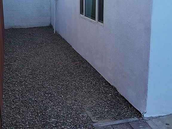3rd image of 504 W Pepper Pl