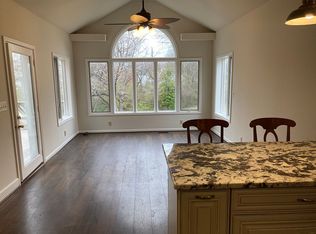4023 Richland Ave, Saint Matthews, KY 40207