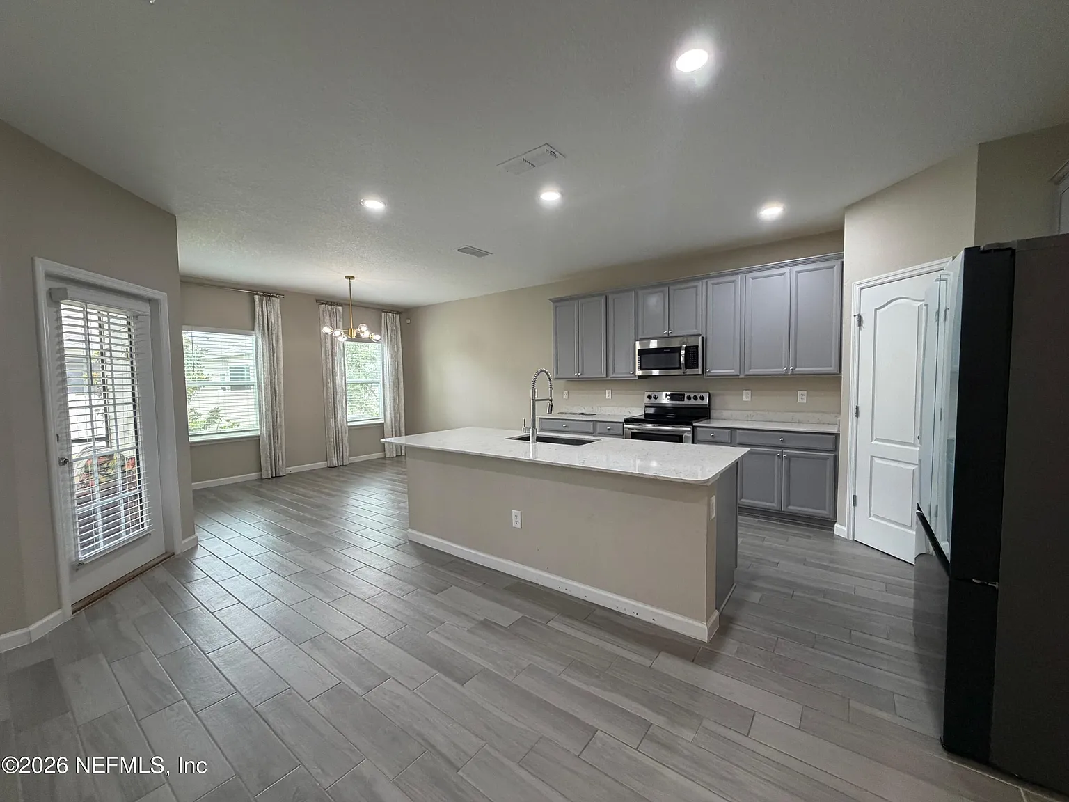 4 bed, 3.0 bath, 2088 sqft, $2,400 — Photo 2
