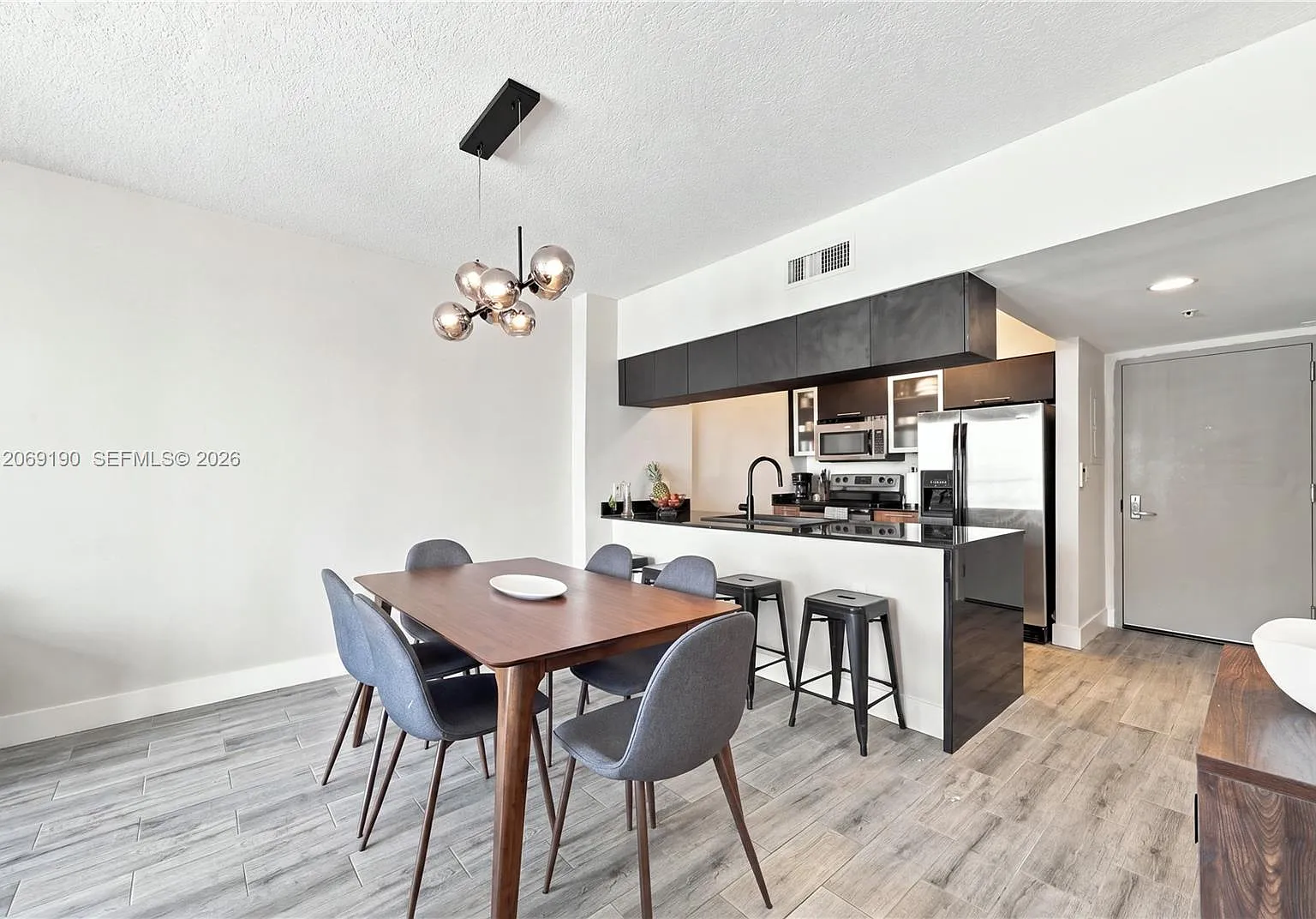 Opera Tower Condo — Photo 2