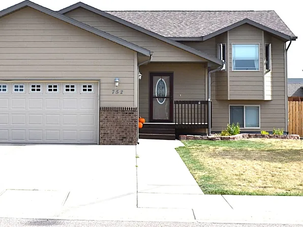 752 Radial Ln, Box Elder, SD 57719