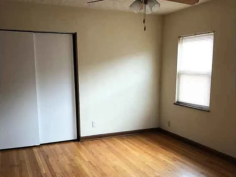 960 Ludlow Ave — Photo 4