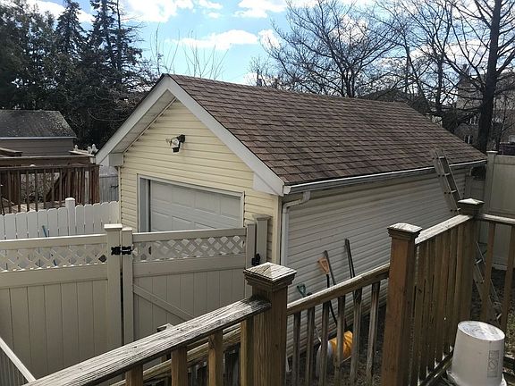 4th image of 228 Melvin Ave