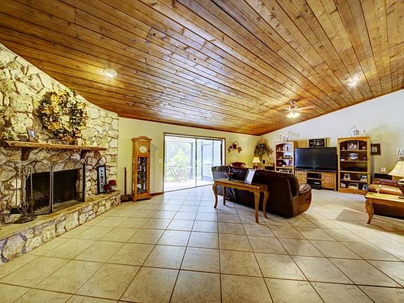 3rd image of 140 Roann Dr