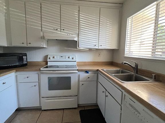 3rd image of 2312 Olivegate Ln