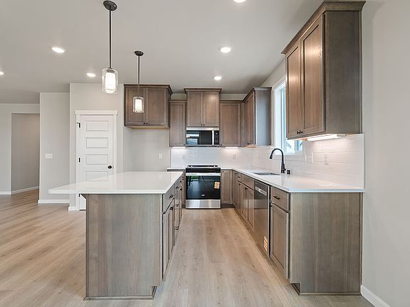 823 L ST NE by Aho Construction