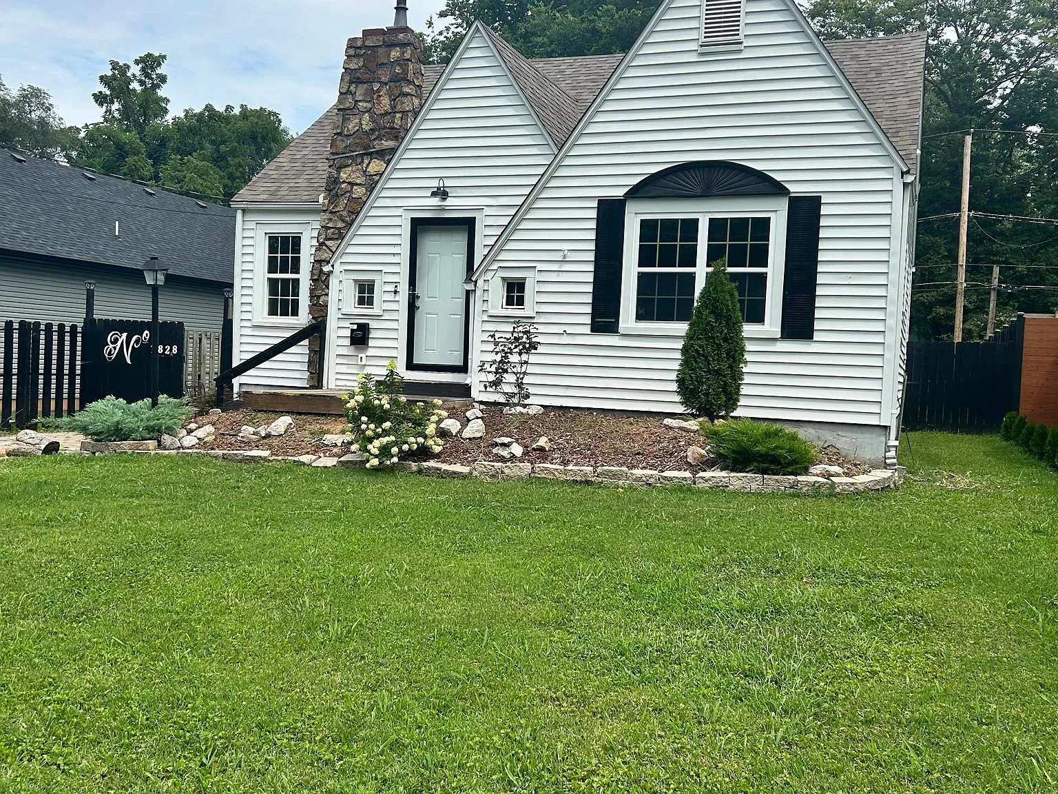2 bed, 1000 sqft, $1,450 — Photo 1