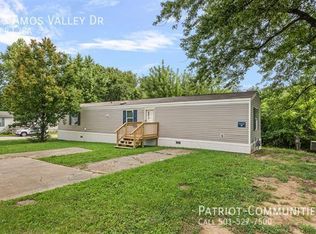 13 Amos Valley Dr, Springfield, IL 62702