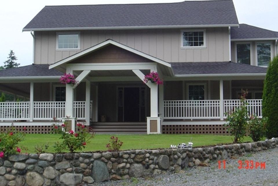 3200 asf home on 5acre, ready for your horses. 