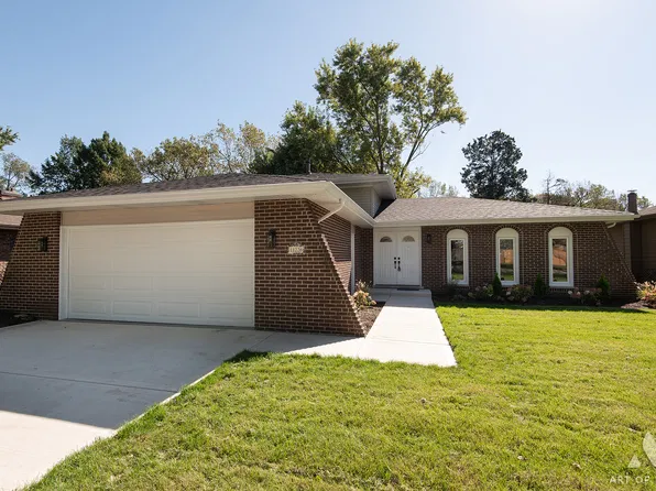 11226 S Deerpath Ln, Palos Hills, IL 60465