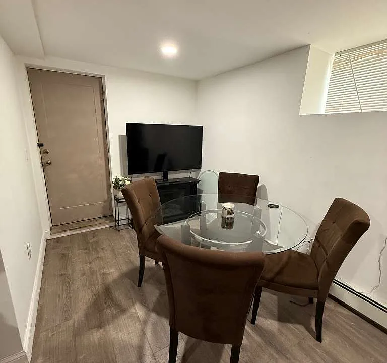 3 Perth St