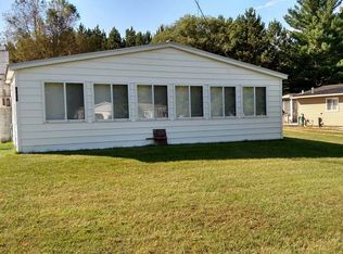 5851 Apple Hill Dr, Farwell, MI 48622