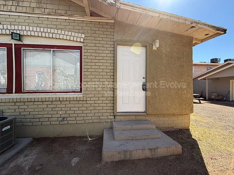 1437 E Polk St #2 — Photo 2